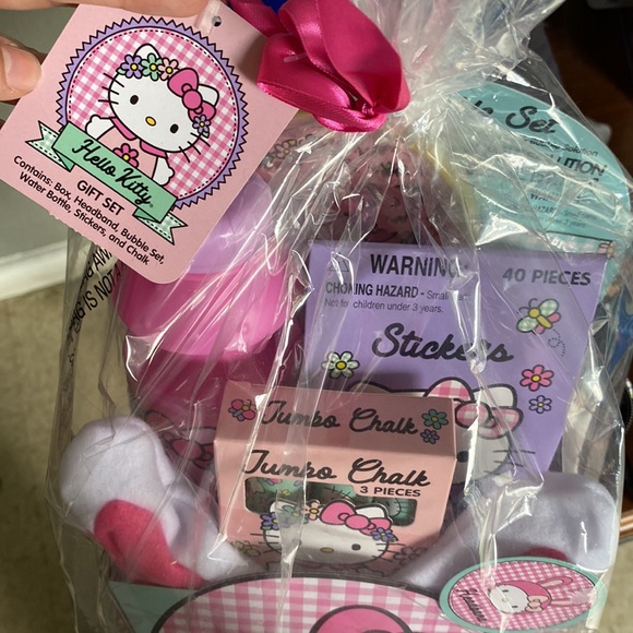 Hello kitty Easter basket - Picture 2 of 4